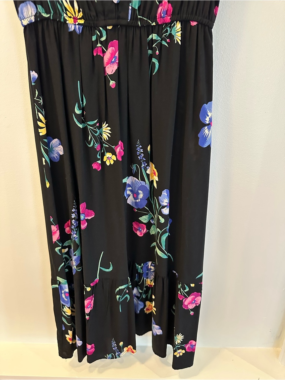 Old Navy Black Floral Midi Dress with V-Neck
Size S - Picture 3 of 10